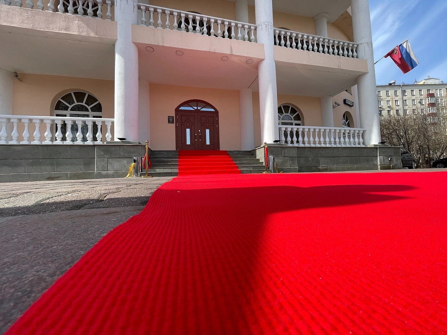 Укладка дорожки в ресторане Колиzей Холл