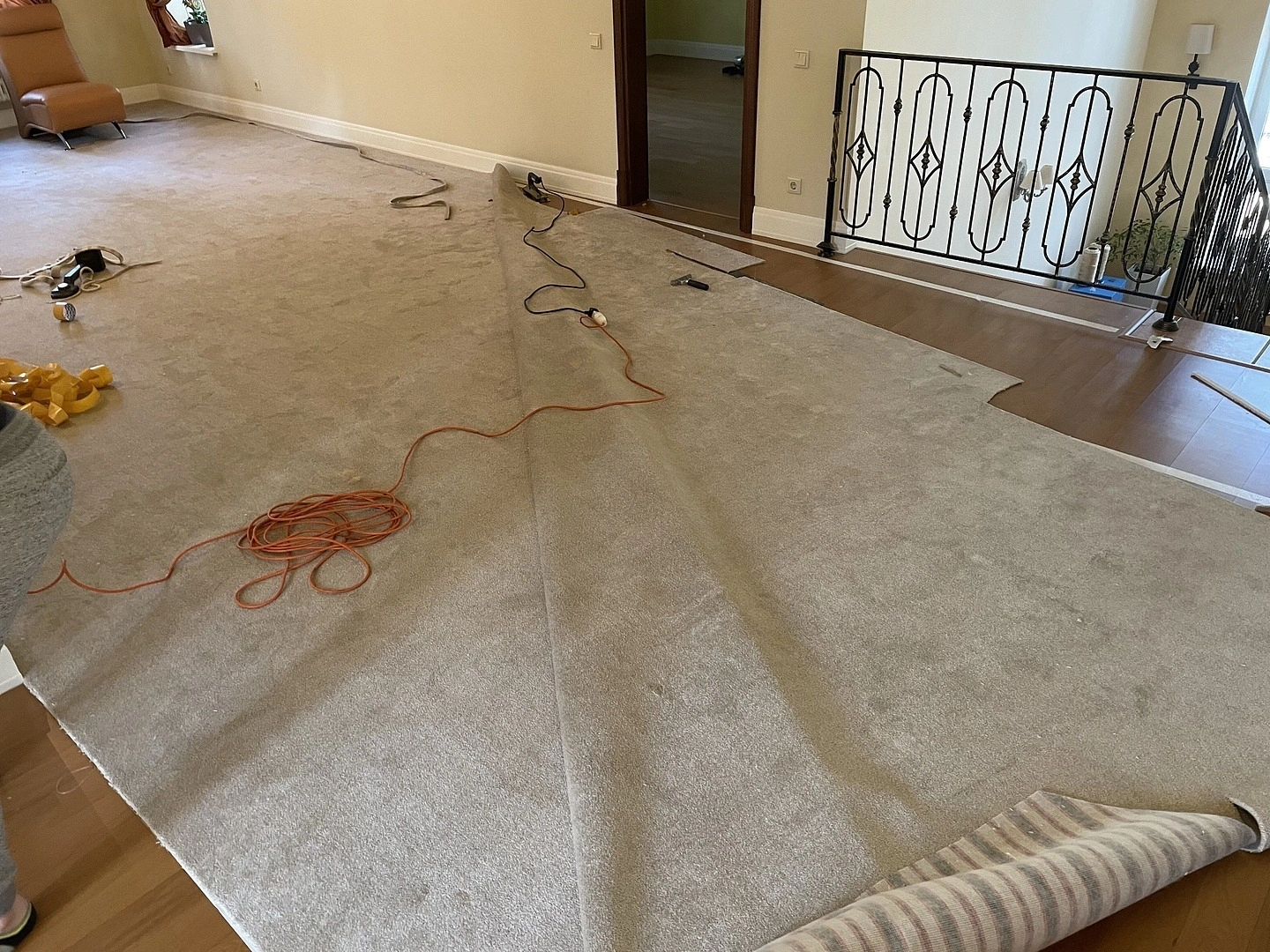 Укладка ковролина в коттедже 4