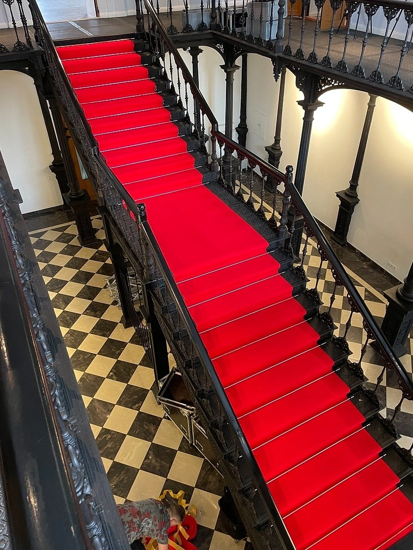 Укладка дорожки в БЦ  