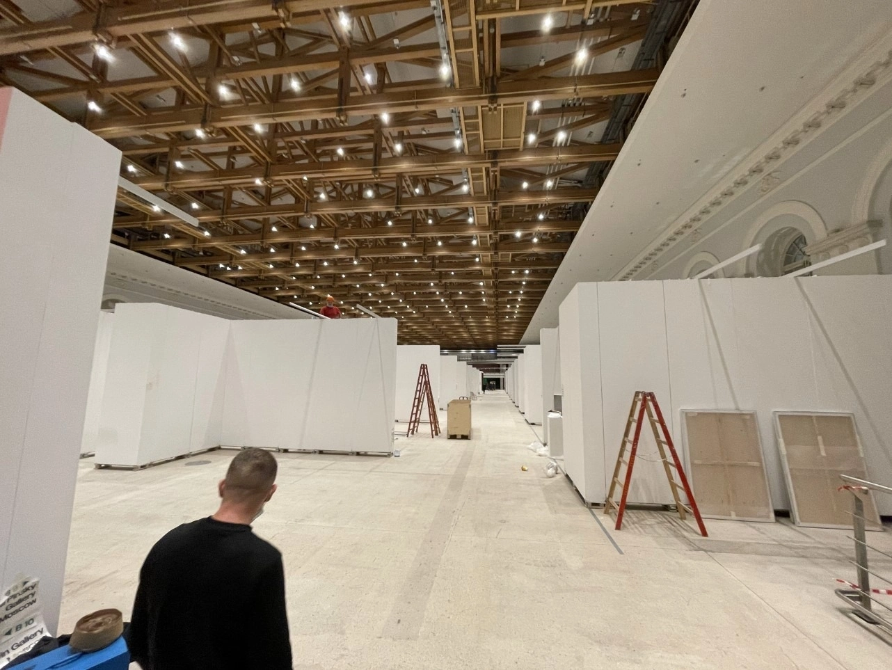 Укладка ковролина в манеже Гостиного двора 5