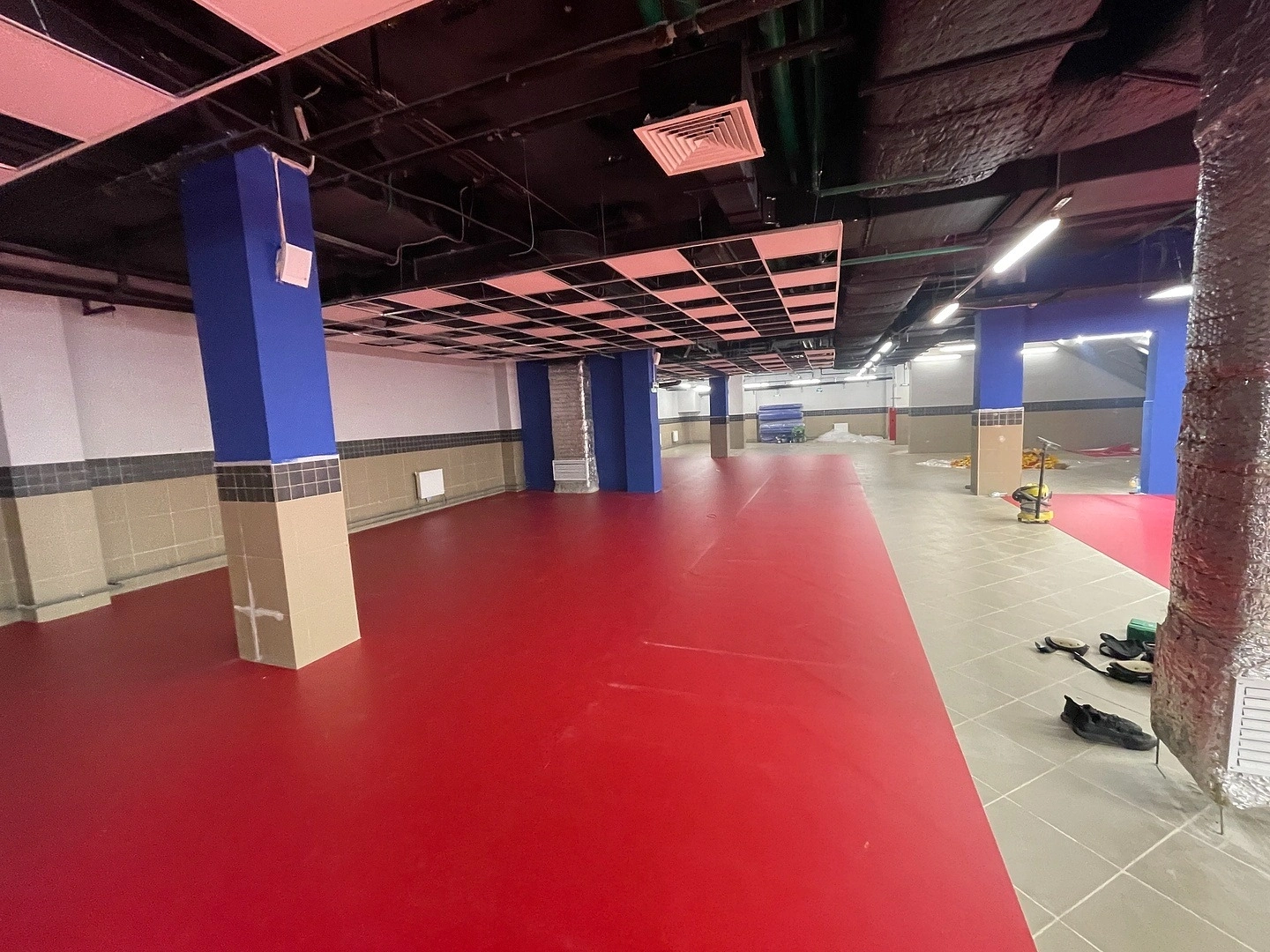 Укладка линолеума в ТЦ Виктория Плаза