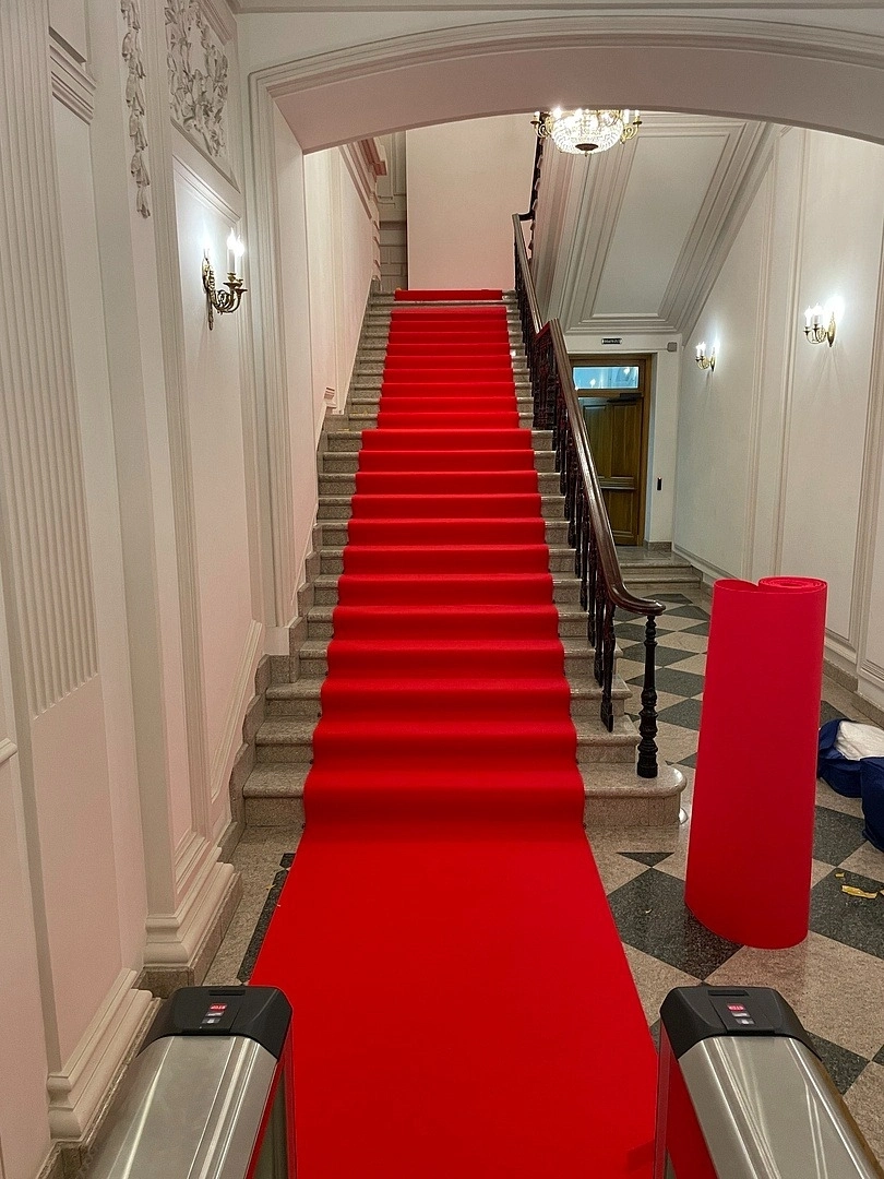 Укладка дорожки в Доходном  доме В.И. Фирсановой 4