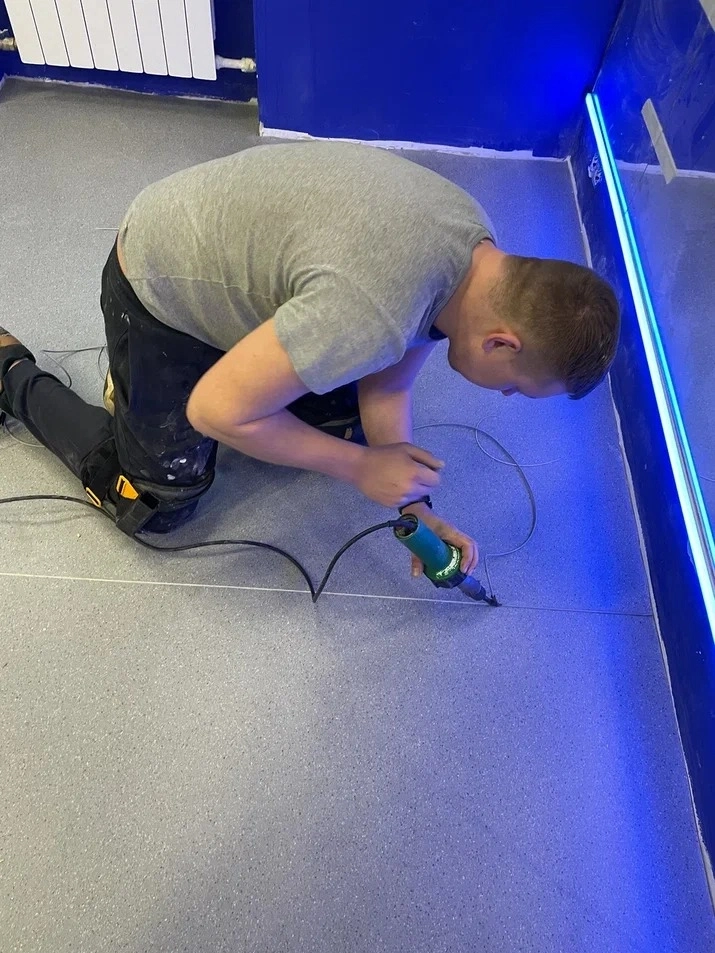 Укладка линолеума в школе танцев 8