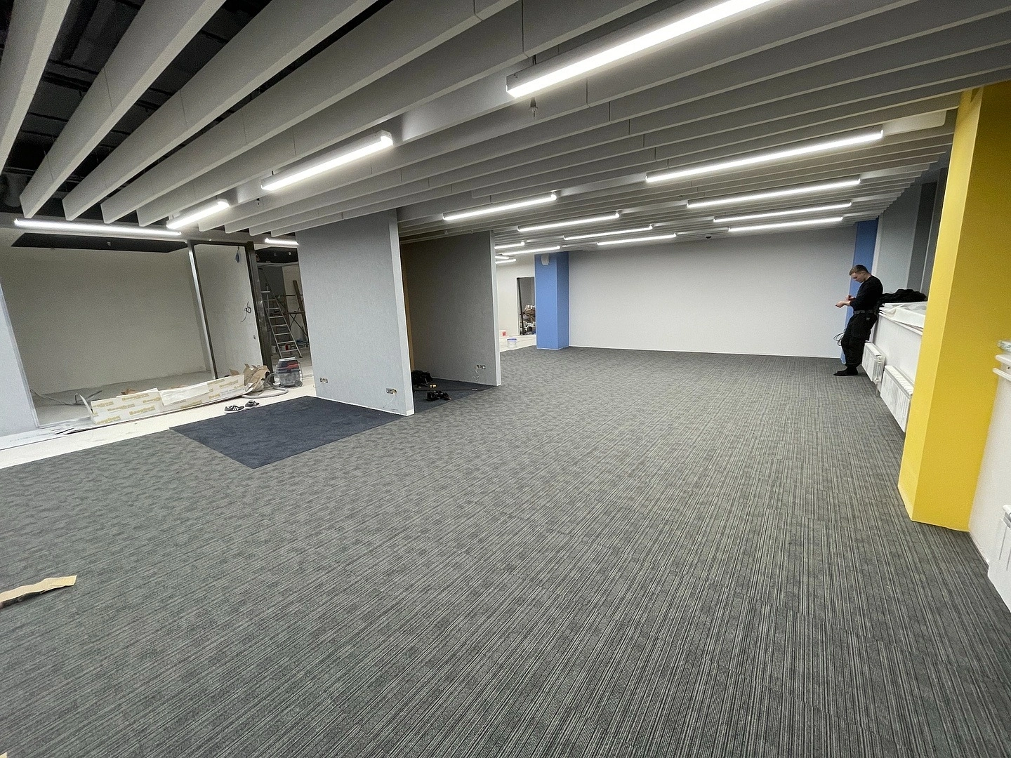 Укладка ковровой плитки в ГНИВЦ 11