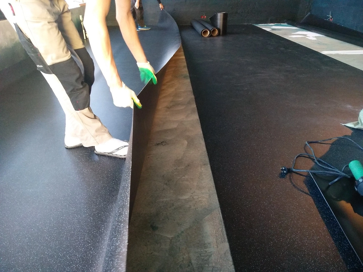 Укладка линолеума  в ресторане 