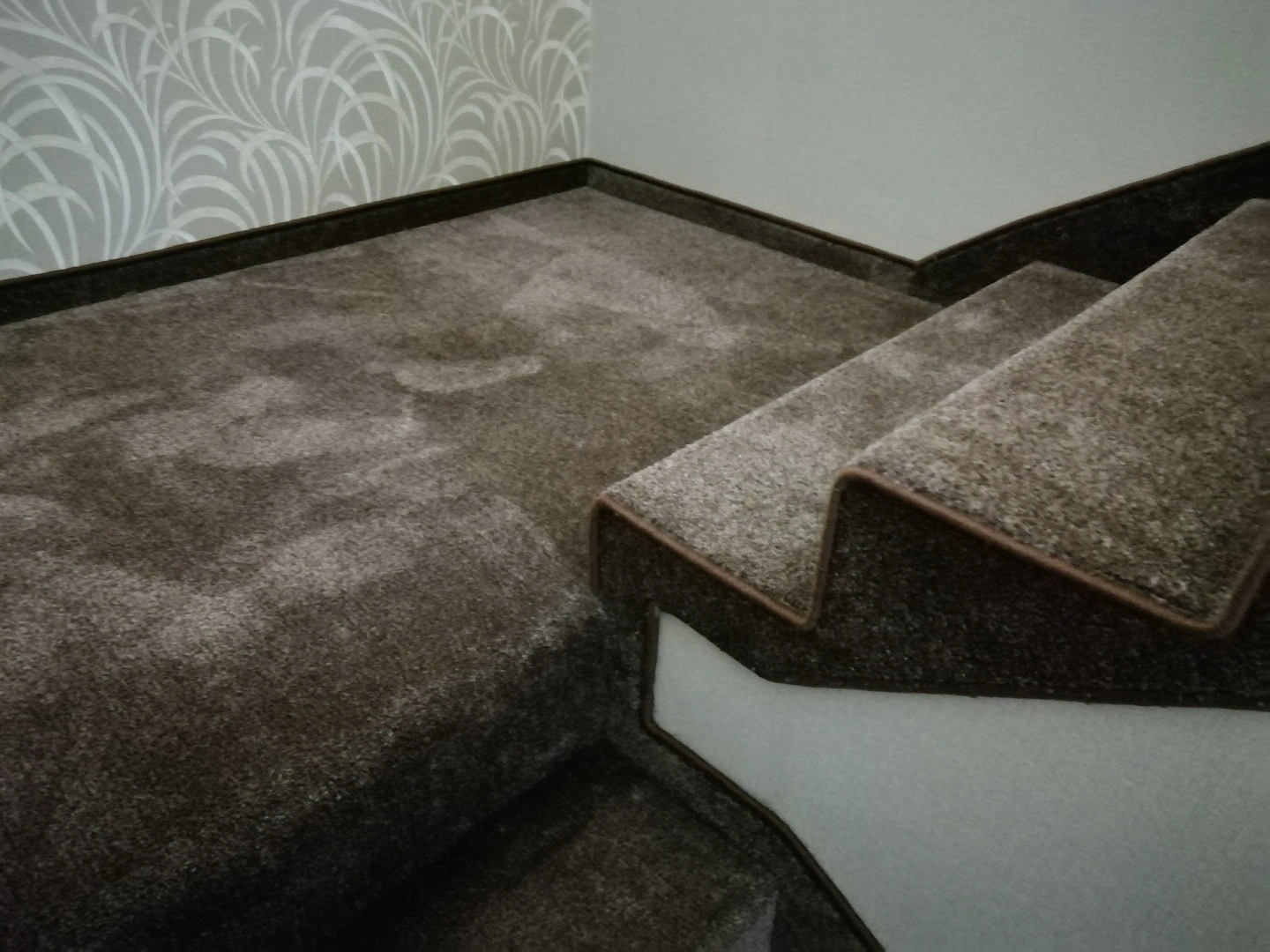 Укладка ковролина в таунхаусе 6