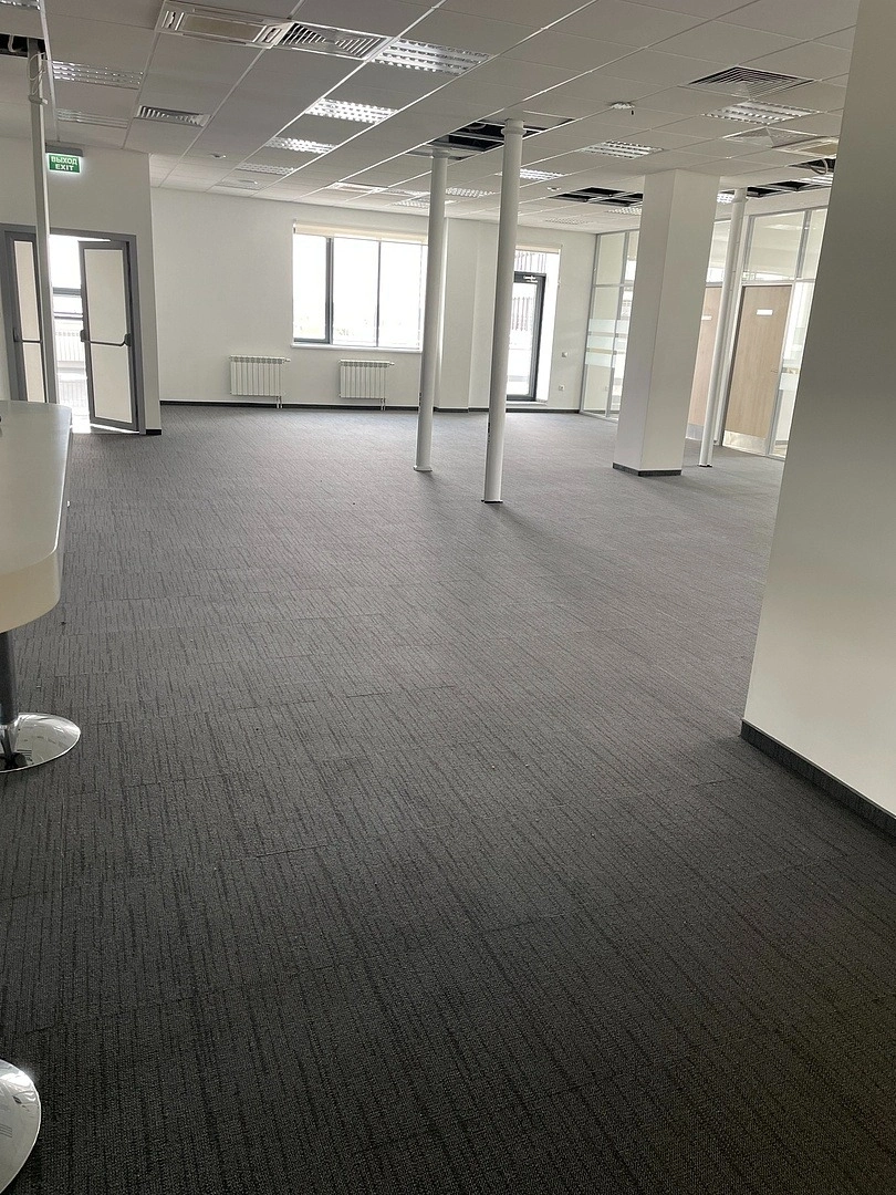 Укладка ковровой плитки в инновационном центре 