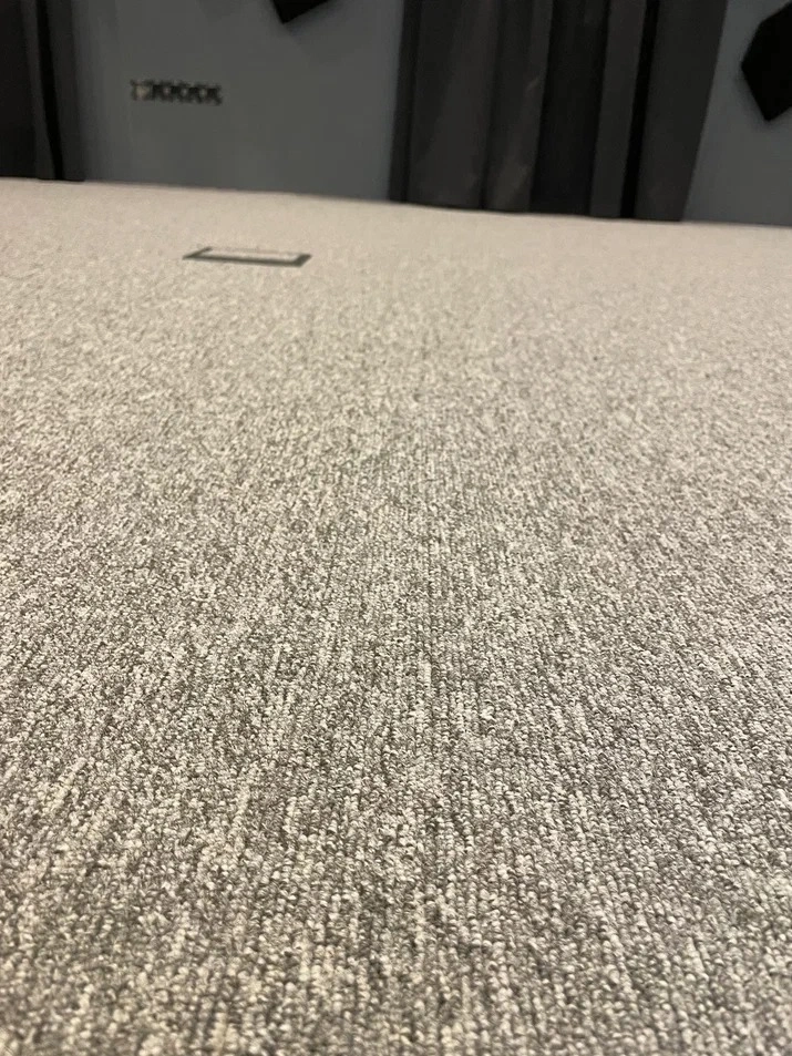 Укладка ковролина в домашнем кинозале коттеджа 4