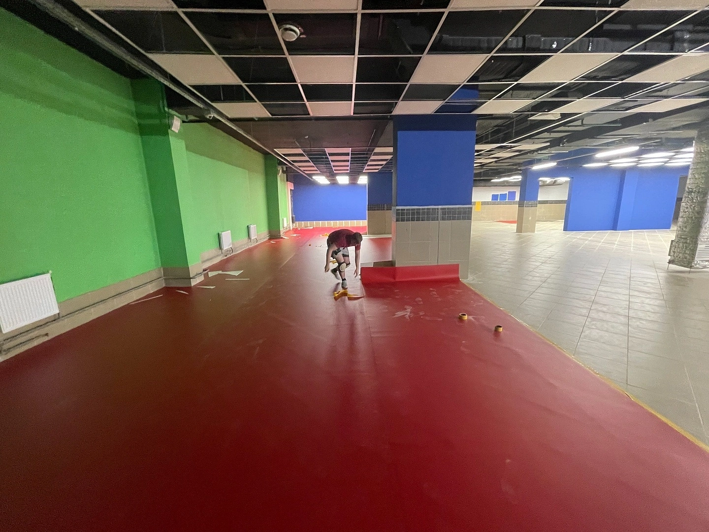 Укладка линолеума в ТЦ Виктория Плаза 7