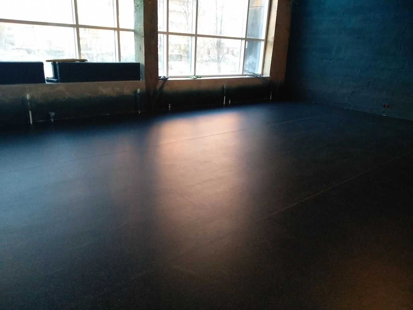 Укладка линолеума  в ресторане 