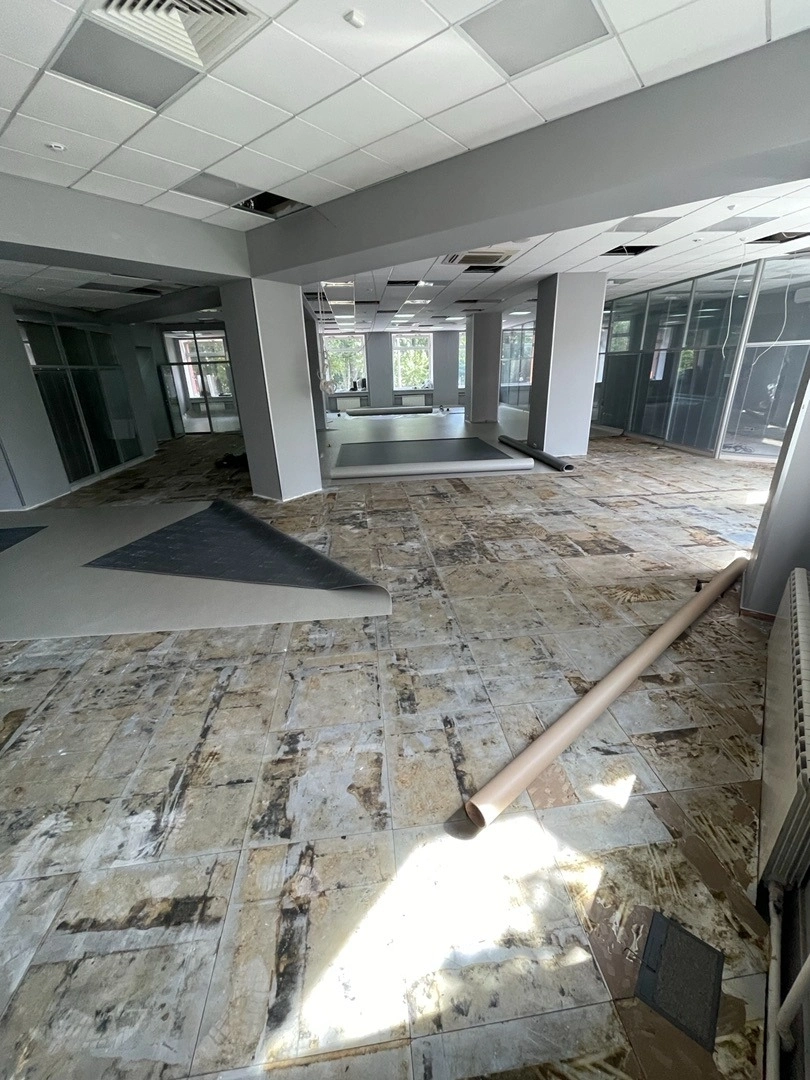 Укладка линолеума в магазине 3