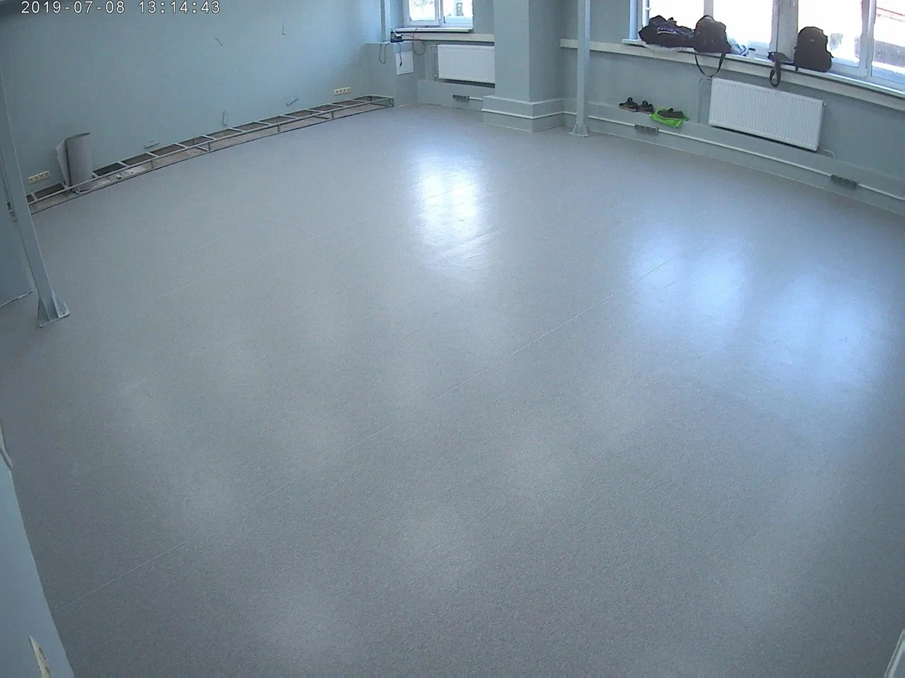 Укладка линолеума  в офисе интернет-магазина 12