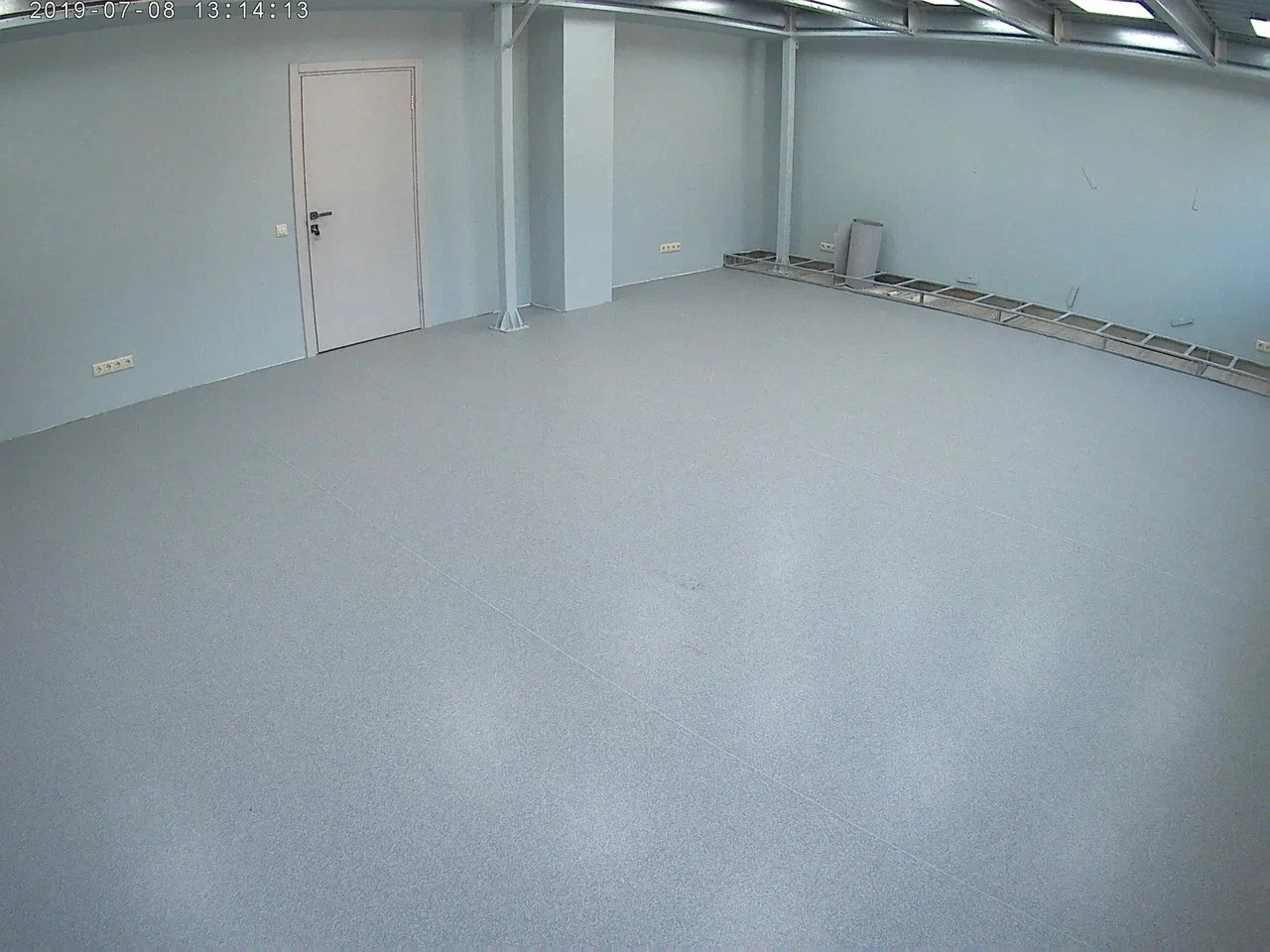 Укладка линолеума  в офисе интернет-магазина 11