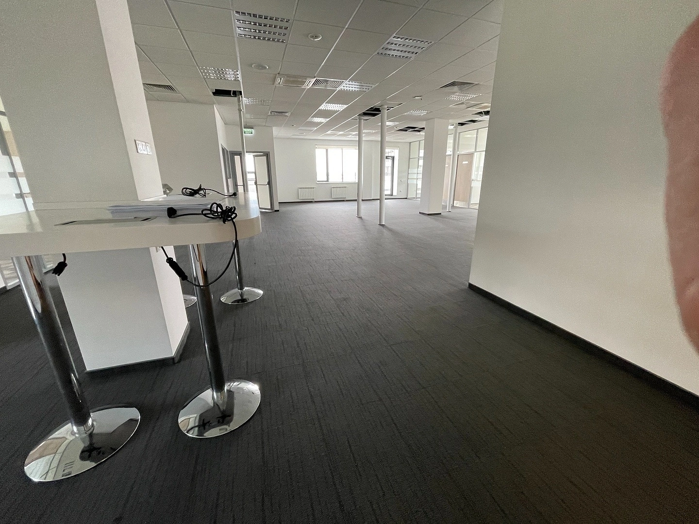 Укладка ковровой плитки в инновационном центре 