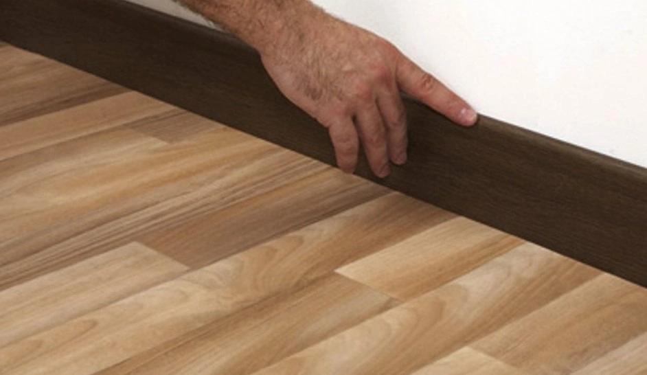 Укладка плинтуса на линолеум