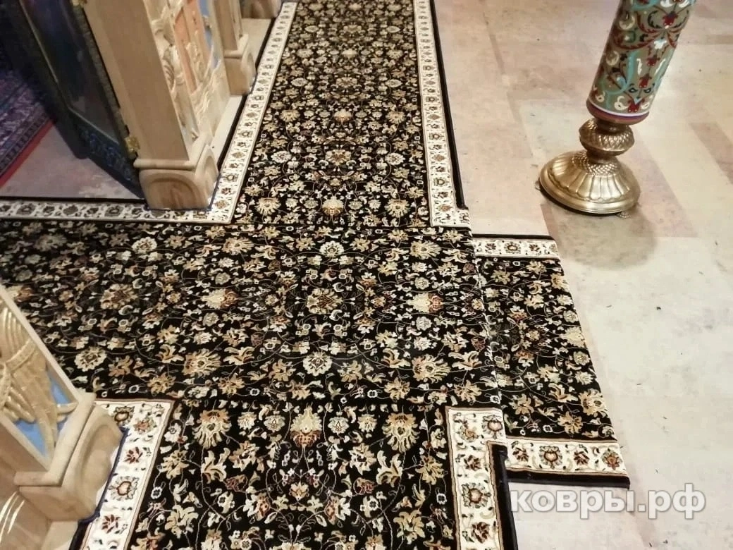 Монтаж дорожек в церкви Феодора Студита