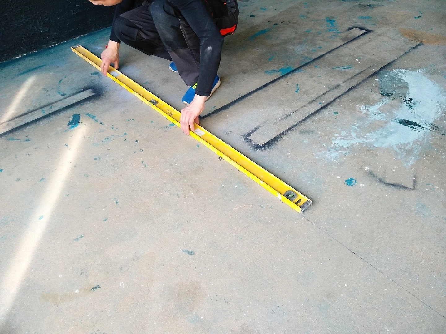 Укладка линолеума  в ресторане 