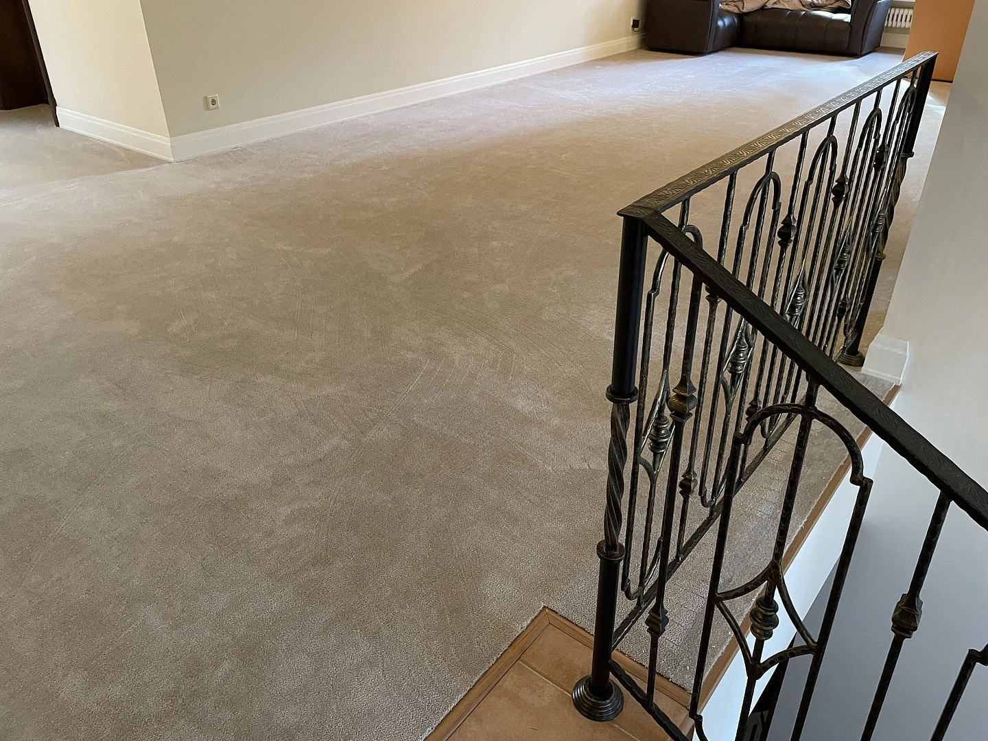 Укладка ковролина в коттедже 8