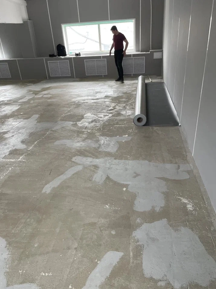 Укладка линолеума в офисе