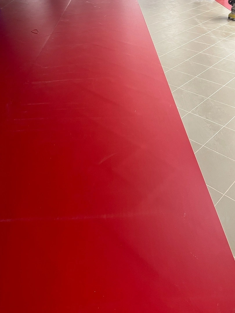 Укладка линолеума в ТЦ Виктория Плаза 11