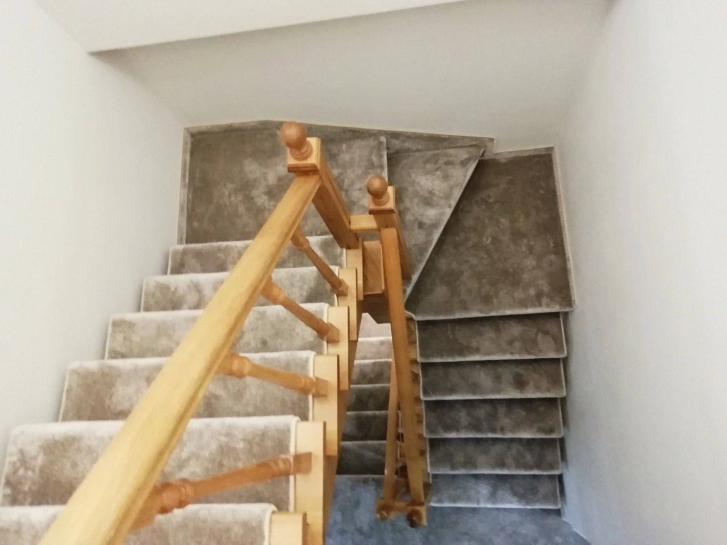 Укладка ковролина на лестницу  6