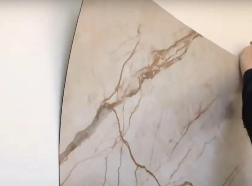 Укладка винилового ламината с клеевой основой