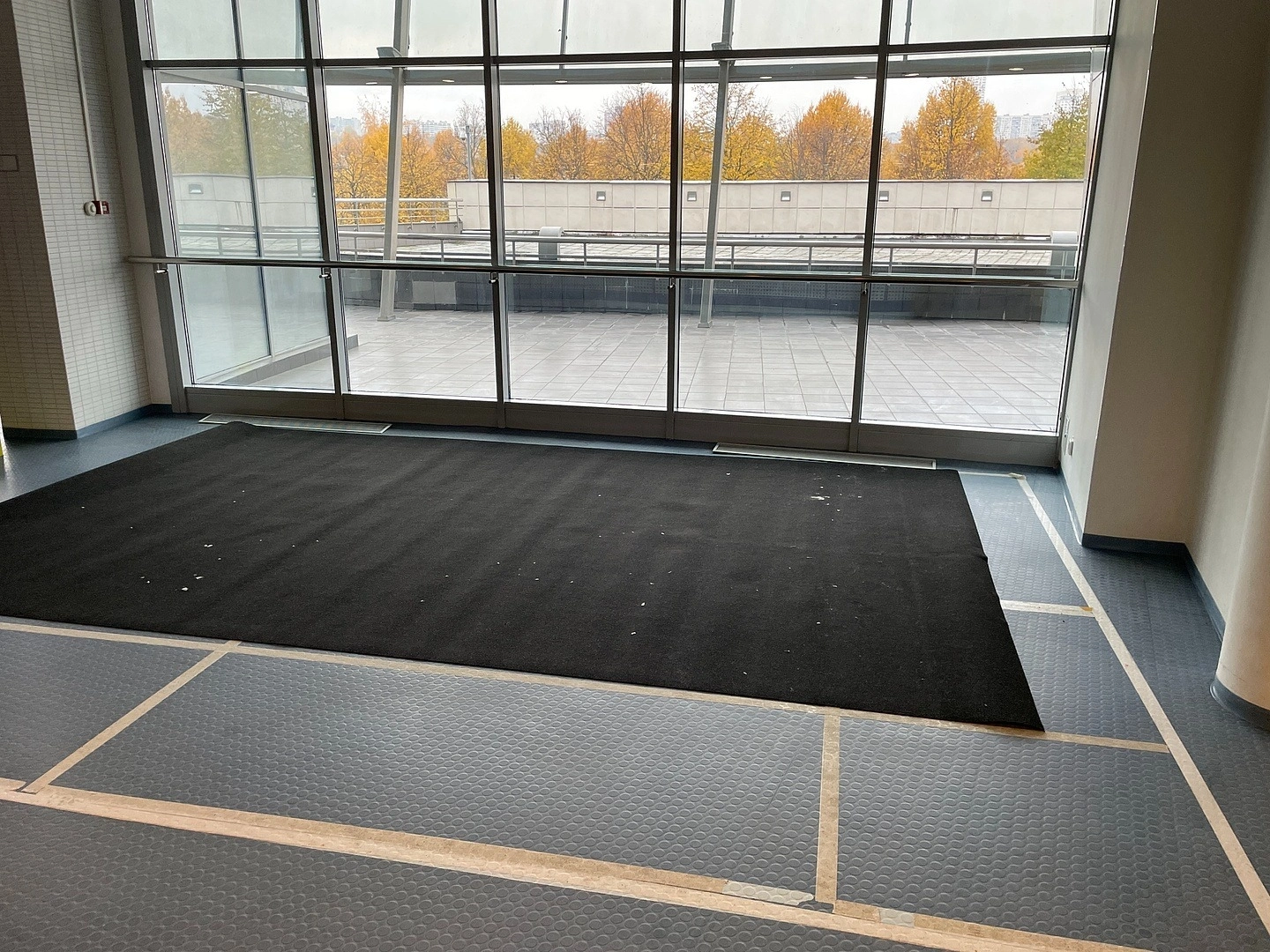 Укладка ковролина в спортивном комплексе 4