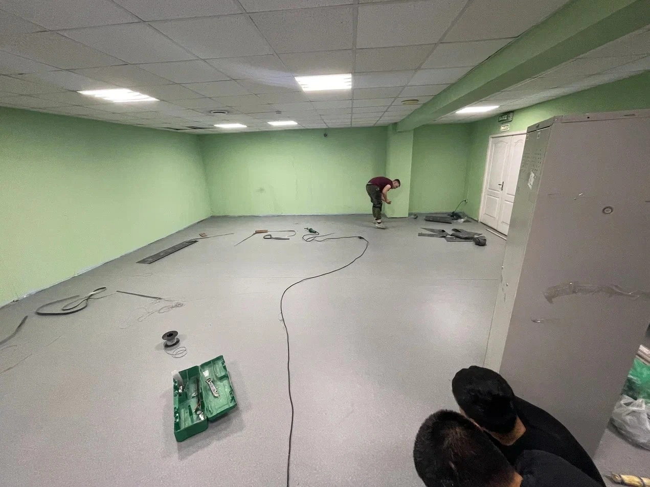 Укладка линолеума в МБОУ  школа № 13 - СОШ № 7