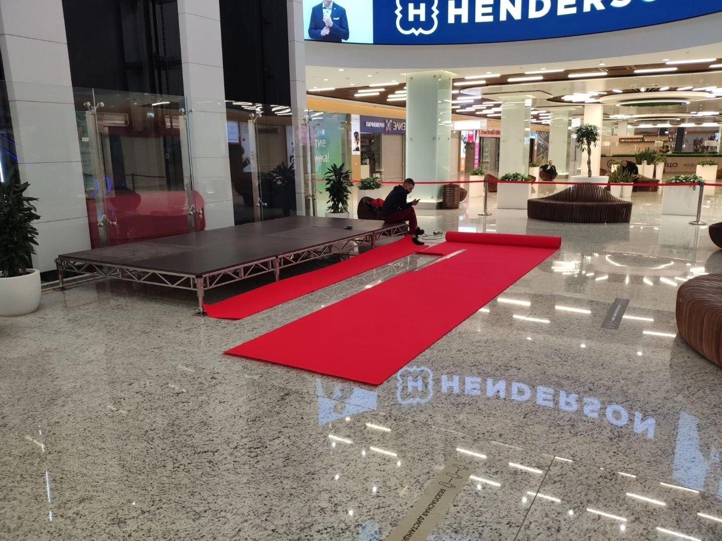 Укладка ковролина в ТЦ Щелковский 4