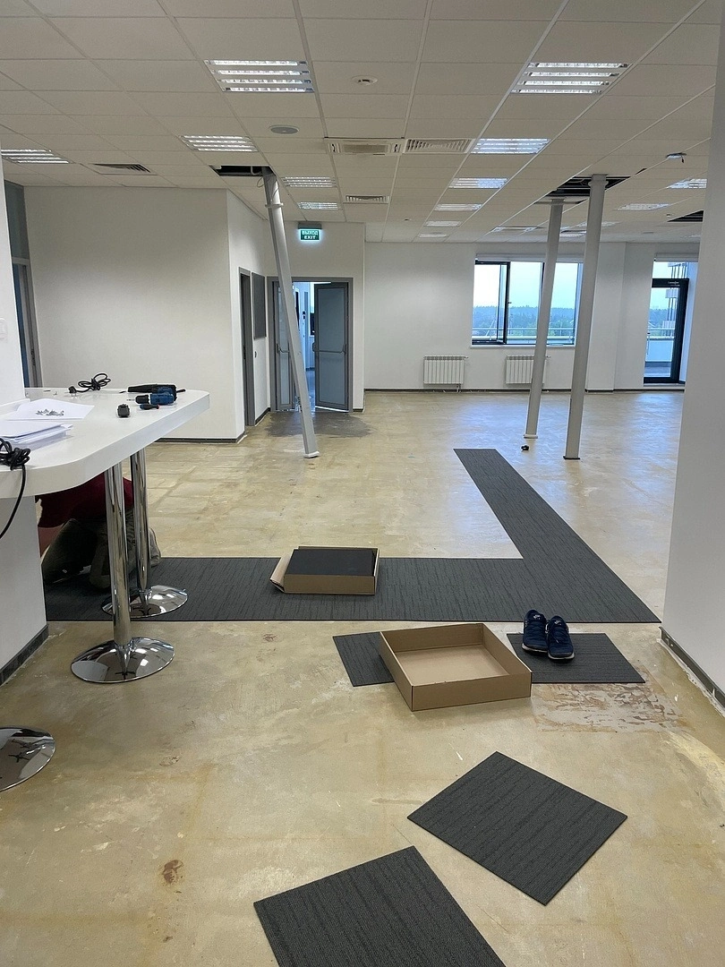 Укладка ковровой плитки в инновационном центре 