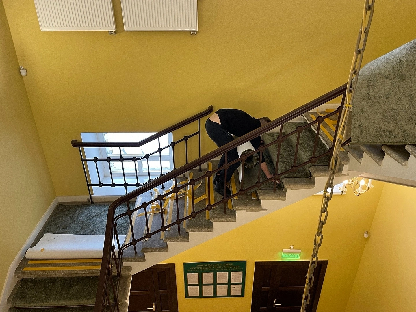 Укладка ковролина в Министерстве культуры РФ 8