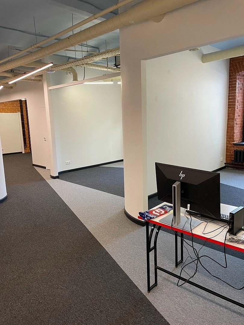 Укладка ковровой плитки в архитектурном бюро 28