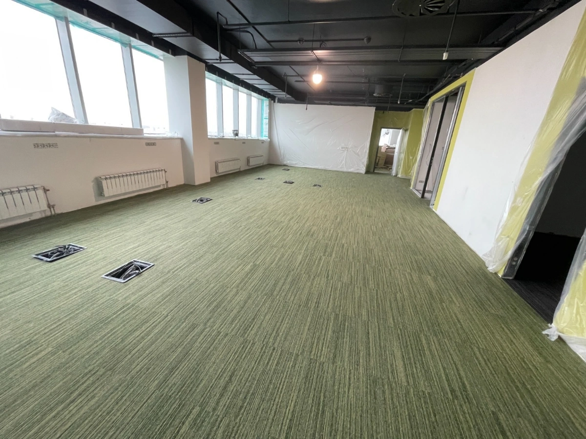 Укладка ковровой плитки в кабинетах сотрудников