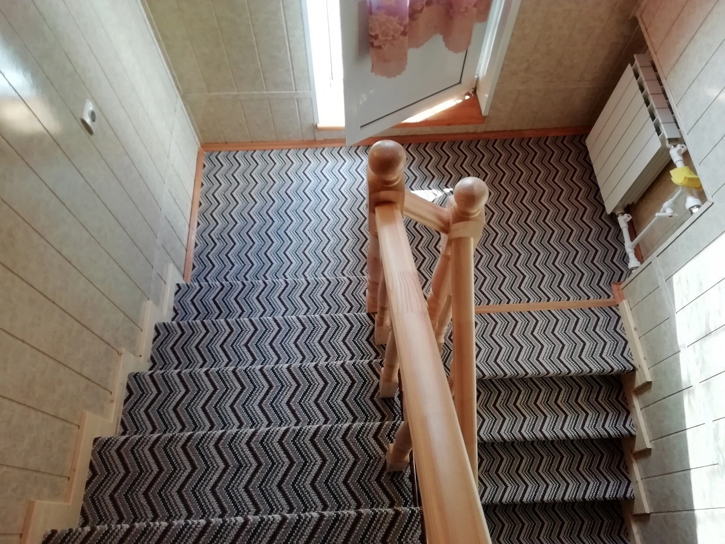 Укладка ковролина  в коттедже 8