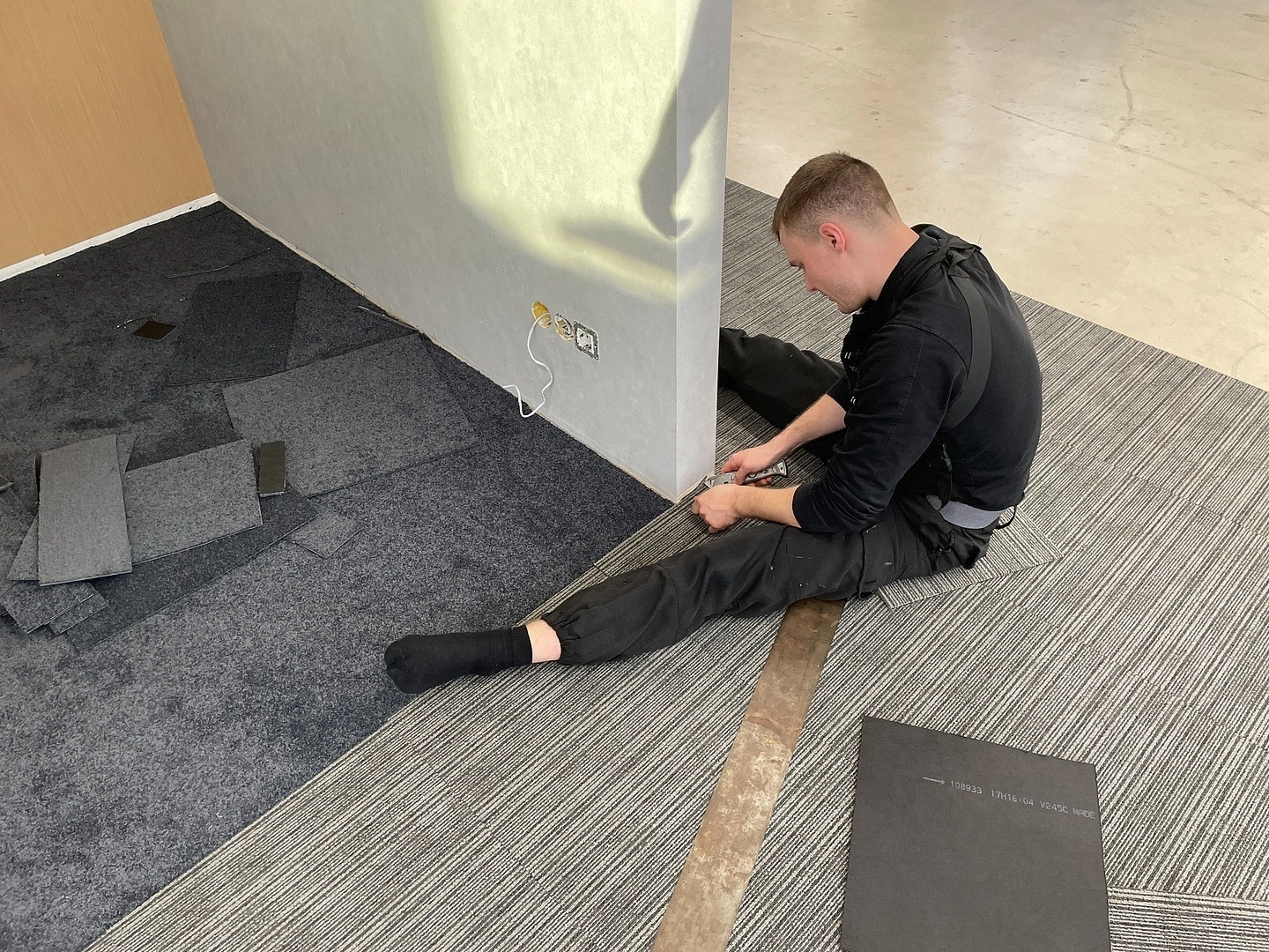 Укладка ковровой плитки в ГНИВЦ 8