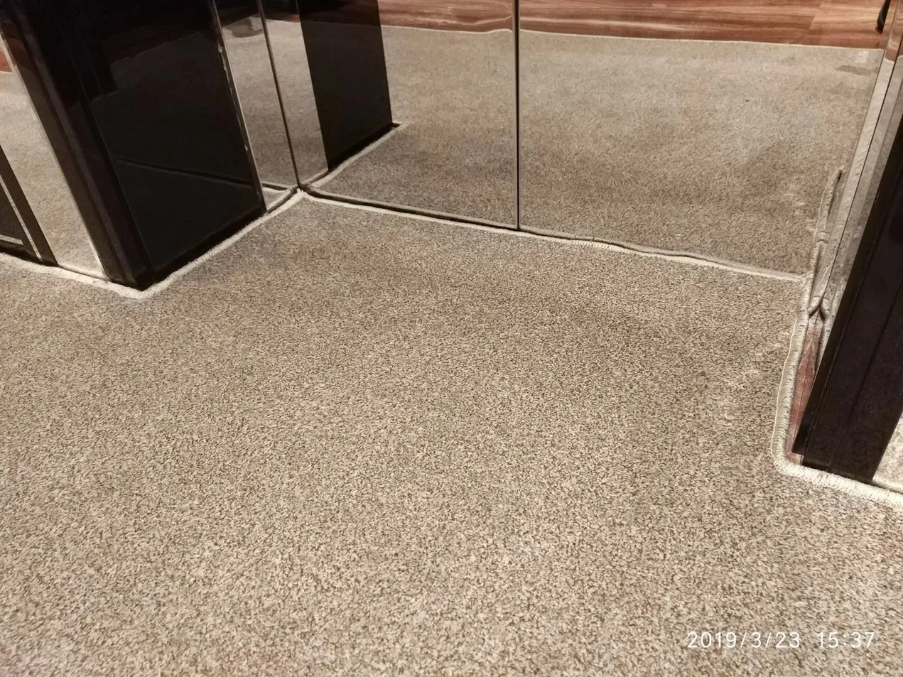 Укладка дорожки в холле гостиницы 7