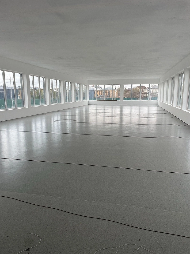 Укладка линолеума в магазине Магнит