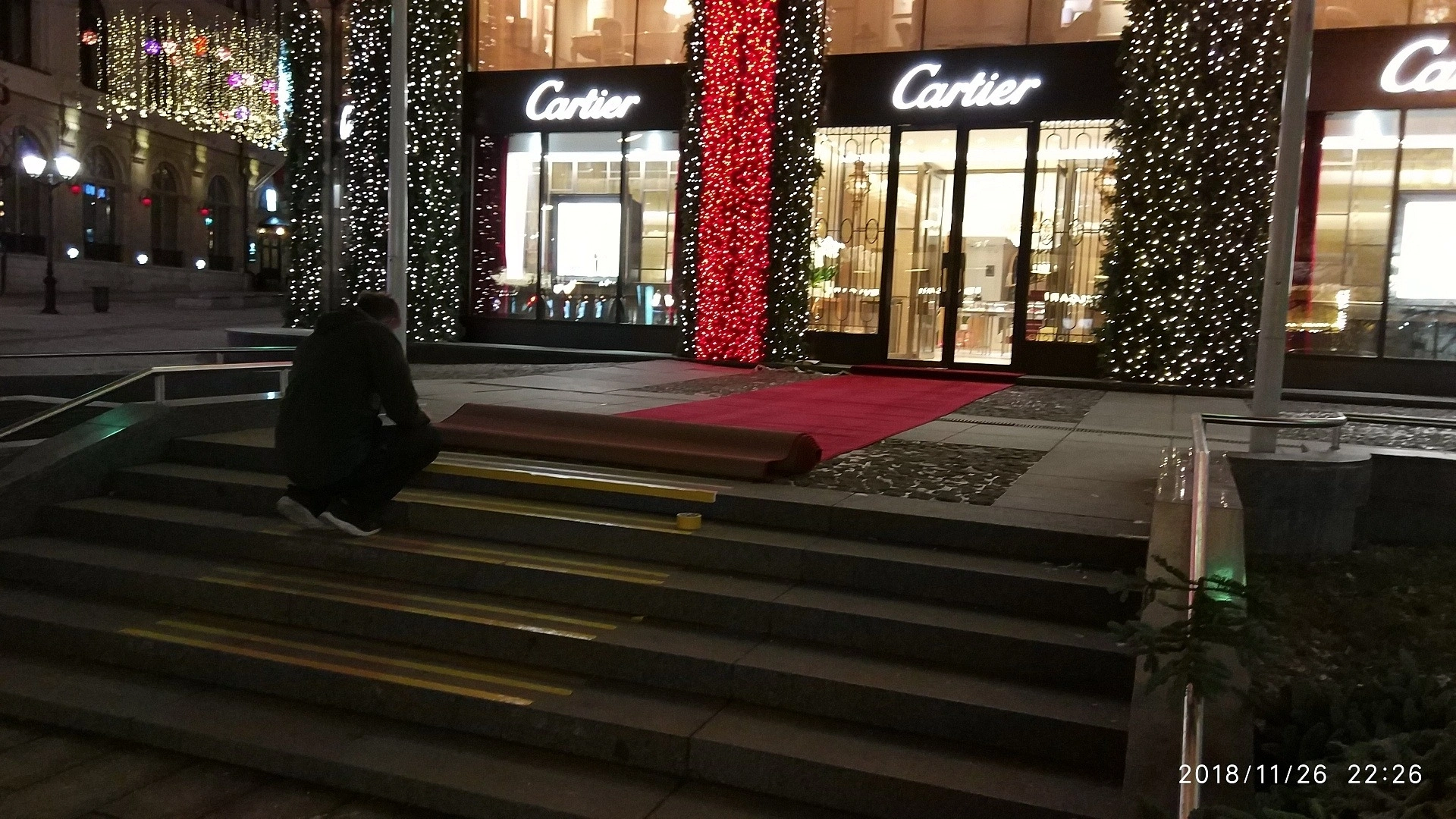 Укладка дорожки  у магазина Cartier 2