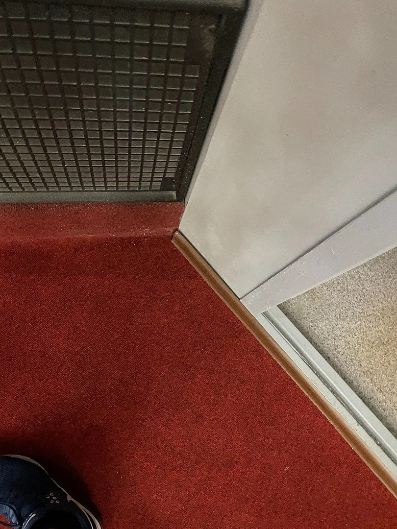 Укладка ковролина в Ивановском театре 16