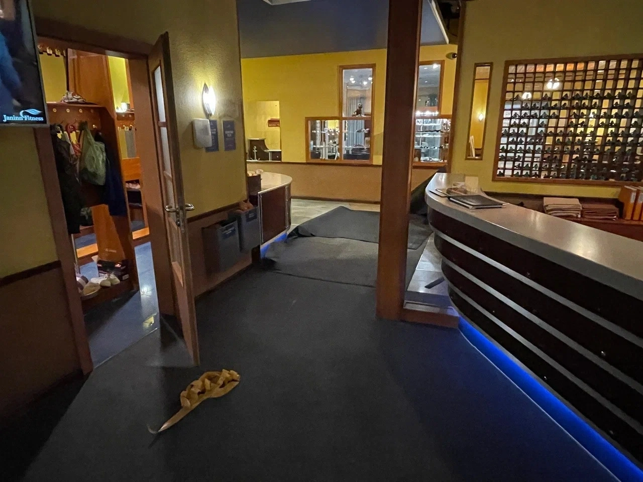 Укладка ковролина в фитнес-клубе Janinn Fitness 3