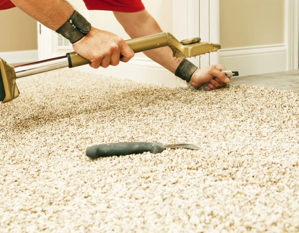 Укладка ковролина методом стретчинга