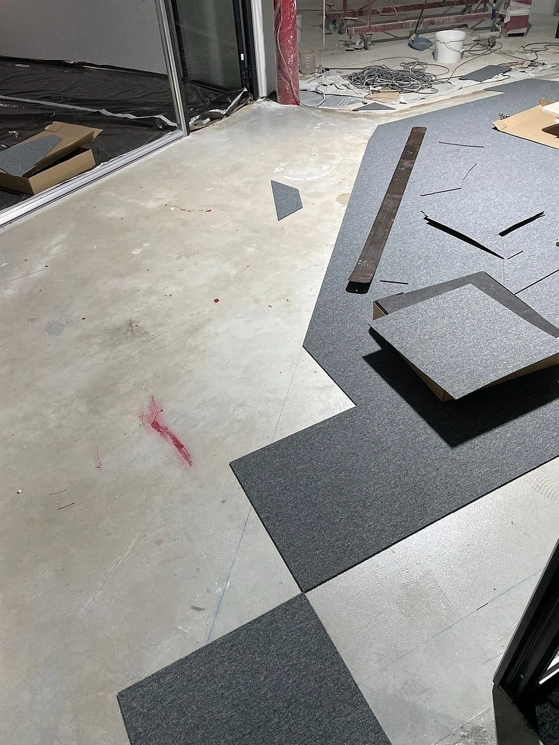 Укладка ковровой плитки в архитектурном бюро 25