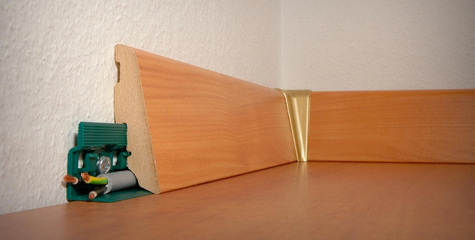 Укладка МДФ плинтусов