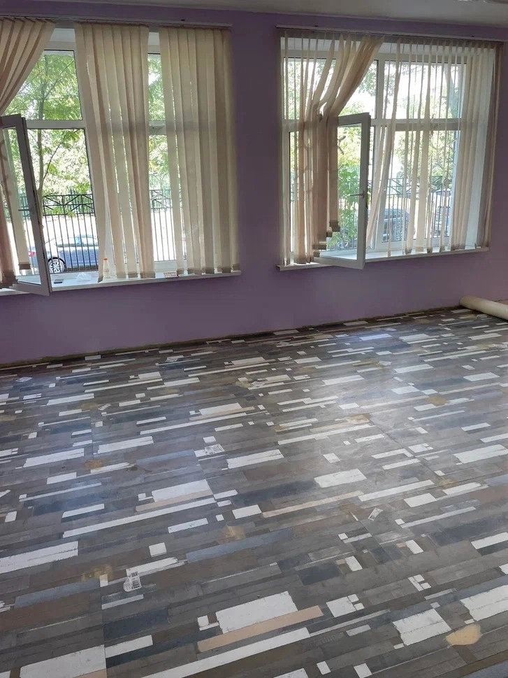 Укладка линолеума в МОУ школа имени А. П. Чехова 8