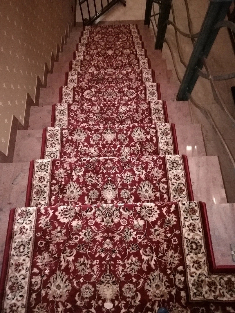 Укладка дорожки на лестницу 2