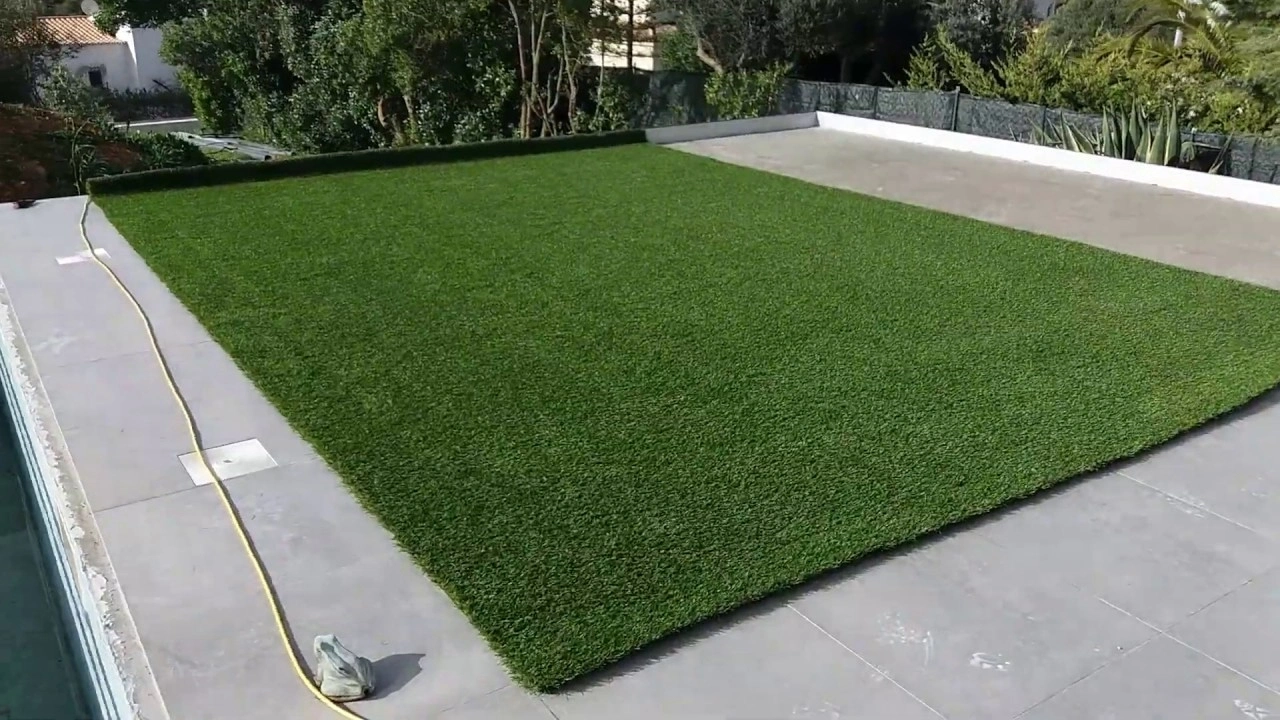 Укладка искусственной травы на бетон