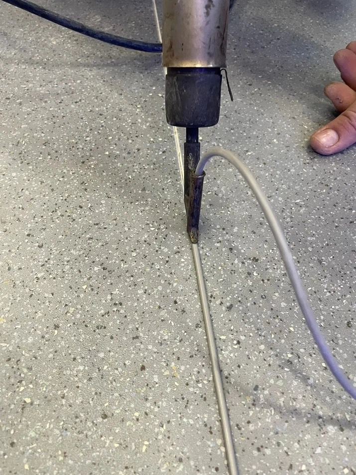 Укладка линолеума в школе танцев 10