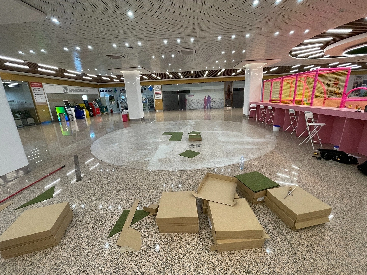 Укладка ковровой плитки в ТЦ Щелковский 14