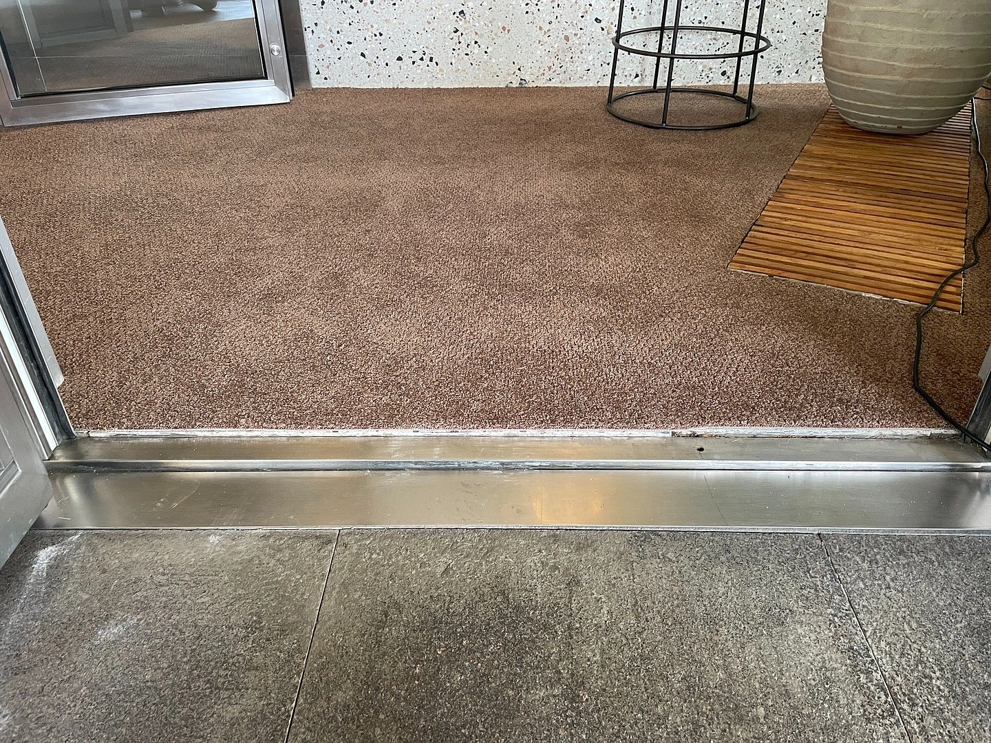 Укладка ковролина в Ресторане Seafood lovers