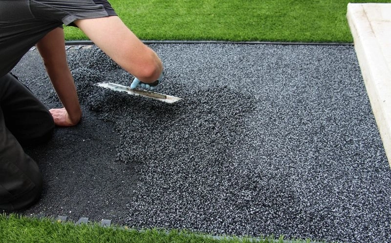 Бесшовная укладка резиновой крошки в один слой 10мм